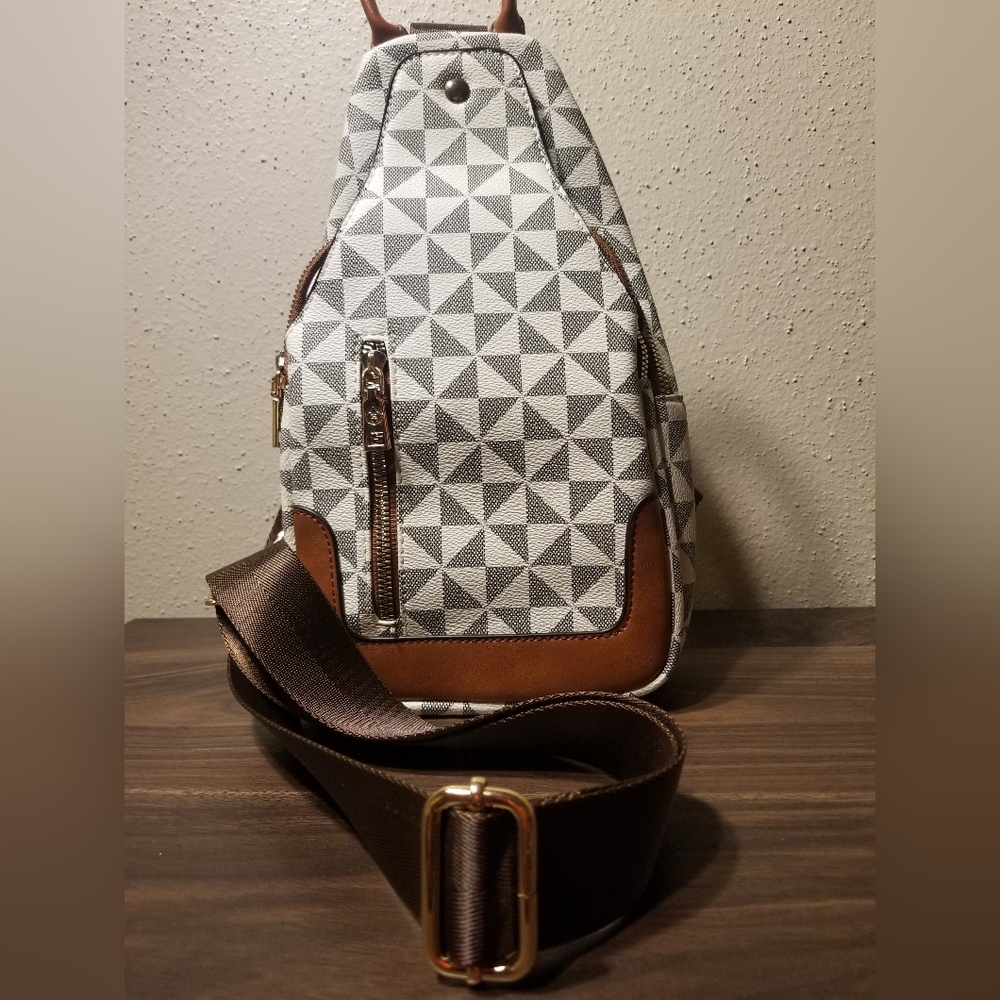 Geometric Patterned Crossbody Bag